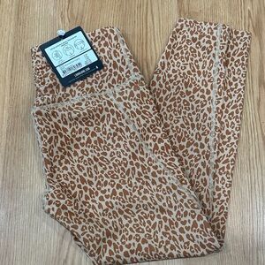NWT Lorna Jane Scrunch Back Micro Leopard Print Ankle Biter Leggings